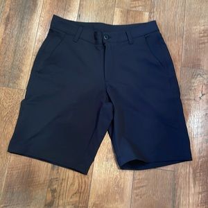 NWOT - Men’s Black Under Armour Golf shorts